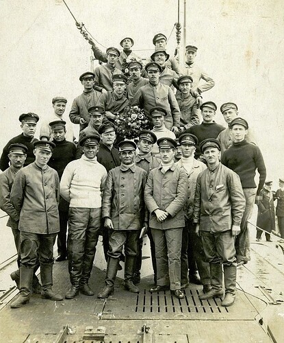 Handels-U-Boot_-Besatzung-rückkehr